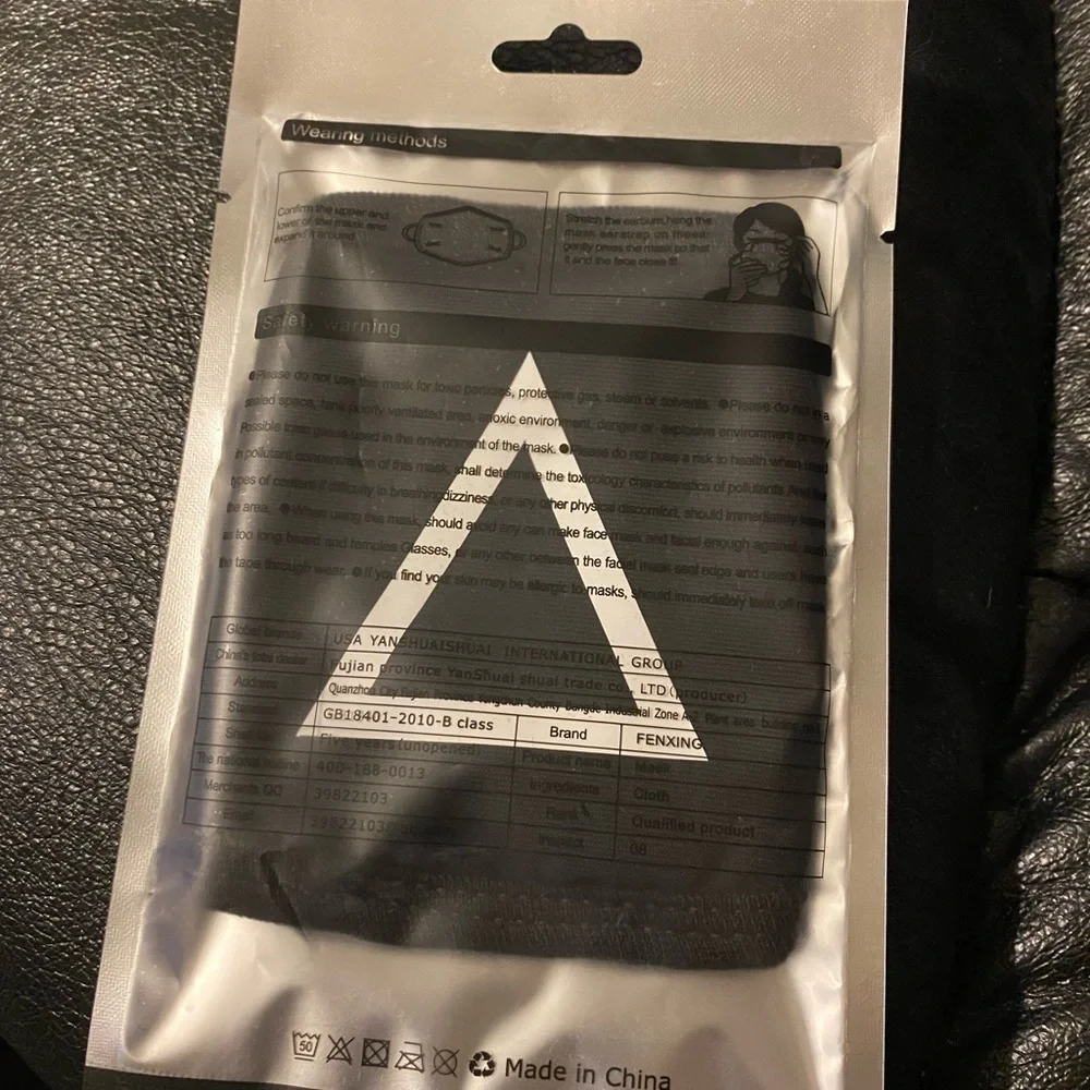🆕BLACK/WHITE TRIANGLE MASK